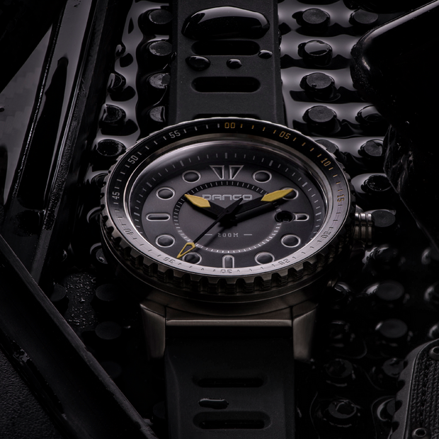DV-01 - DIVE WATCH WITH SILICONE SPORT STRAP